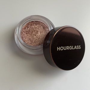 HOURGLASS SCATTERED LIGHT GLITTER SHADOW REFLECT